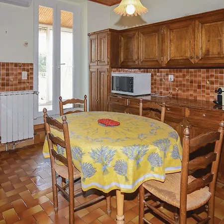 Three-bedroom In Apartamento Calvisson