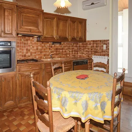 Three-bedroom In Calvisson